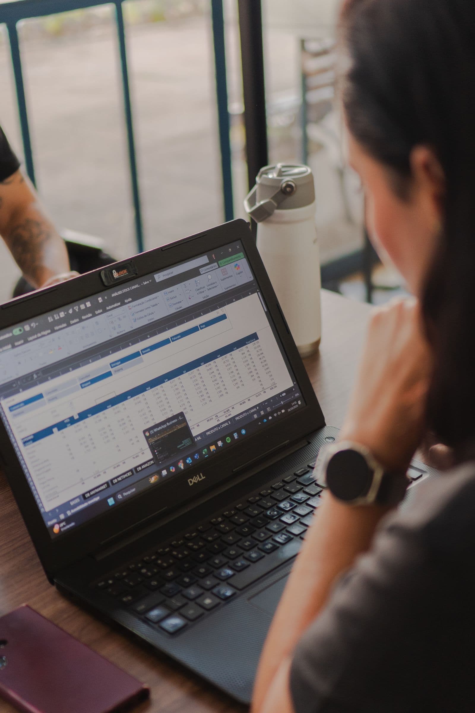 Analyzing export pipeline and commercial metrics on a laptop